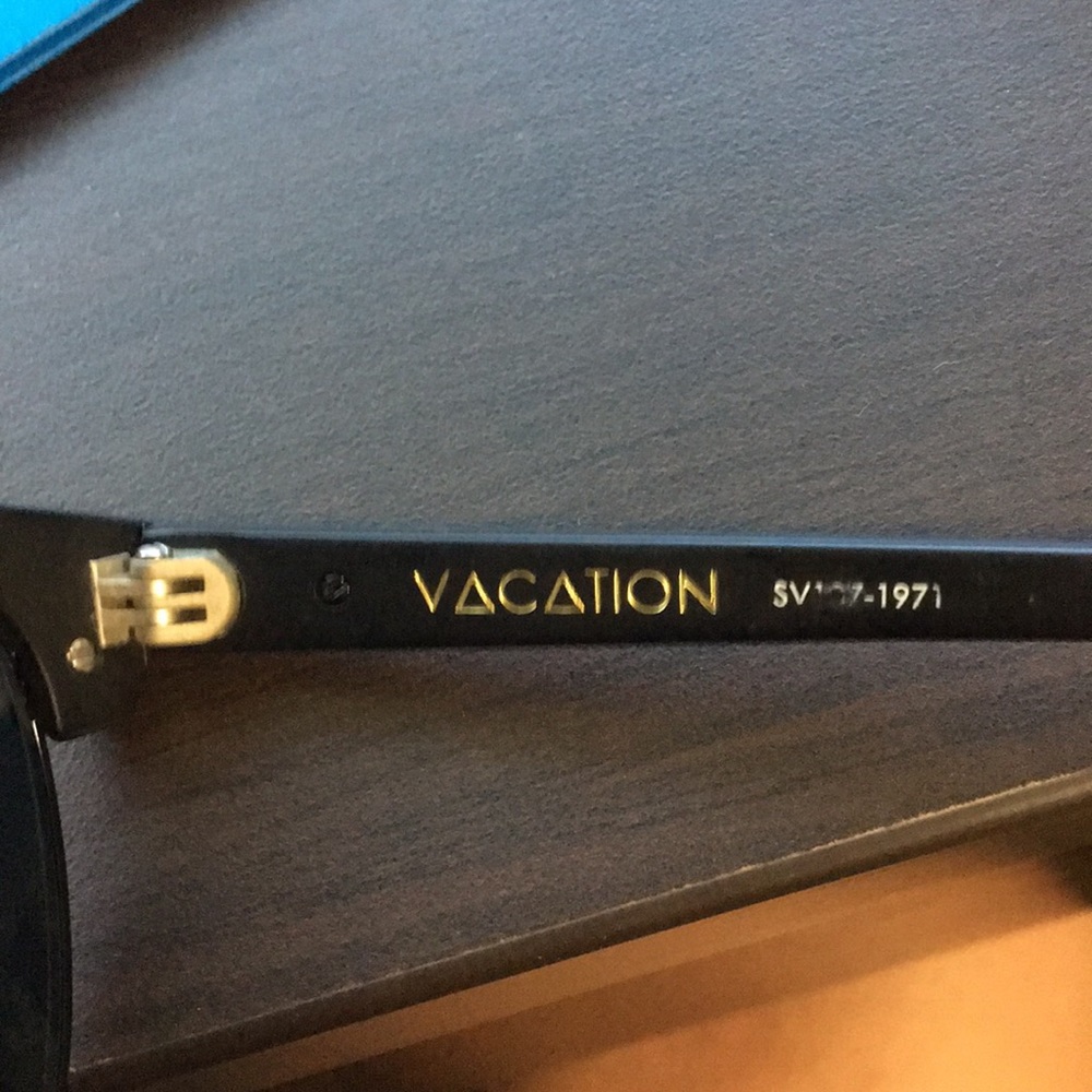 Sunglasses - Picture 3 of 4